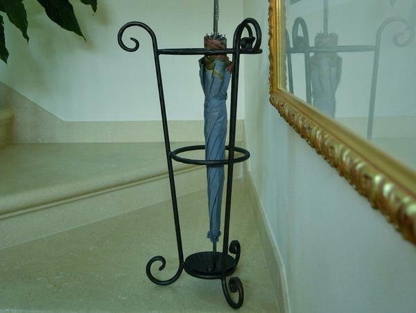 Stand for umbrellas in the hallway: Ikea, basket and holder, vase with bronze