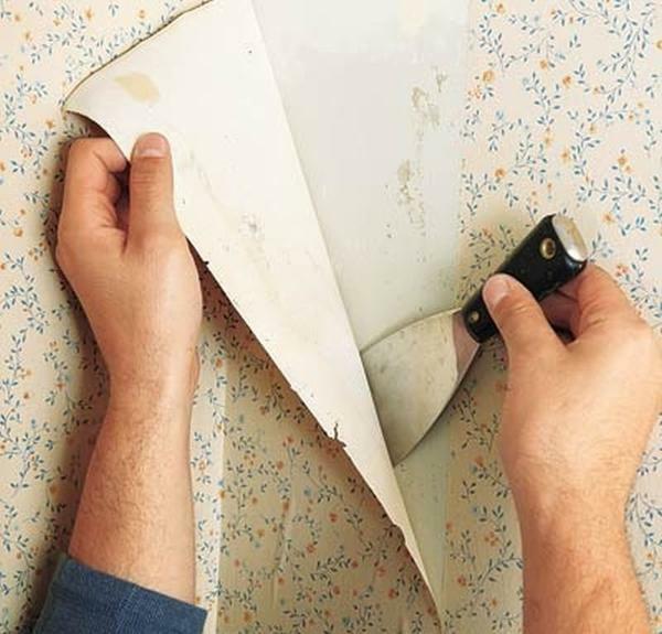 Remove wallpaper should be very carefully, otherwise you can damage the surface of drywall, which will require a complete replacement of the sheet
