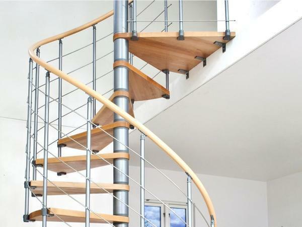 Modulārās kāpnes uz otro stāvu, jūs varat izveidot jebkuru līniju nolaišanās