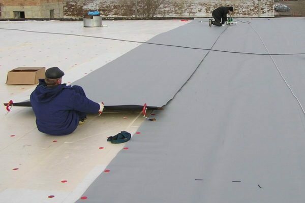 PVC plėvelės gali būti naudojamas plokštiems stogams