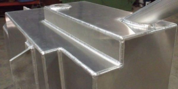El aluminio es mucho mejor cocinado con corriente de polaridad inversa