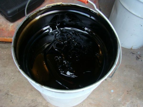 Dans le mastic photo pour une application à froid - prêt à l'emploi, matériau d'étanchéité liquide