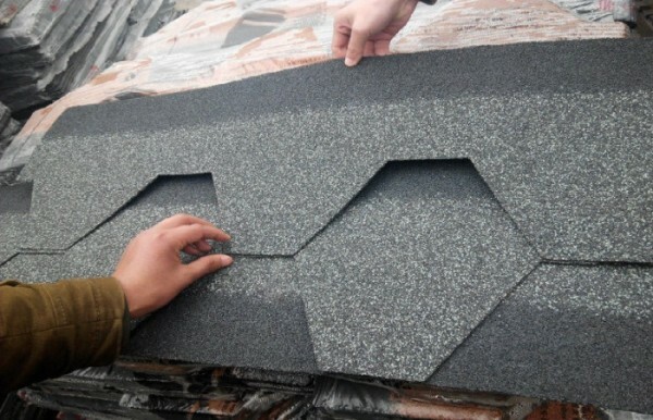 een belangrijk voordeel ten opzichte van andere vormen van coatings - Eenvoudig te flexibele dak te installeren