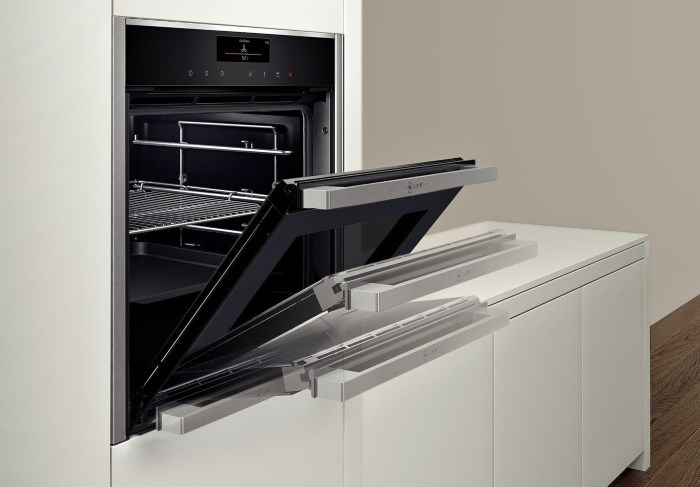 Recessed oven: compact electric or gas?