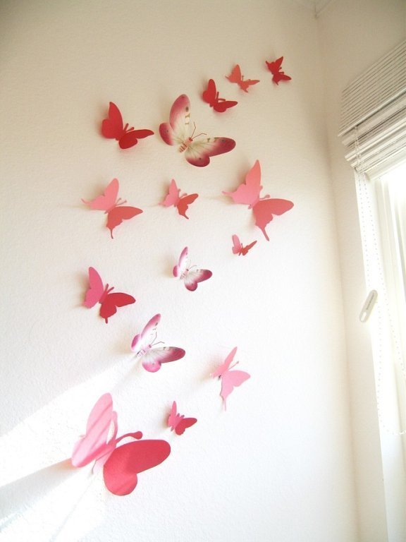 motýle na stene