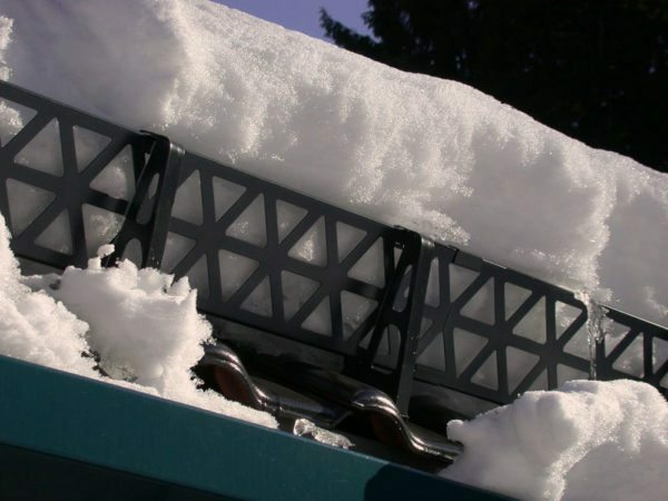 Rešetke so sposobni popolnoma preprečiti sneg skopni