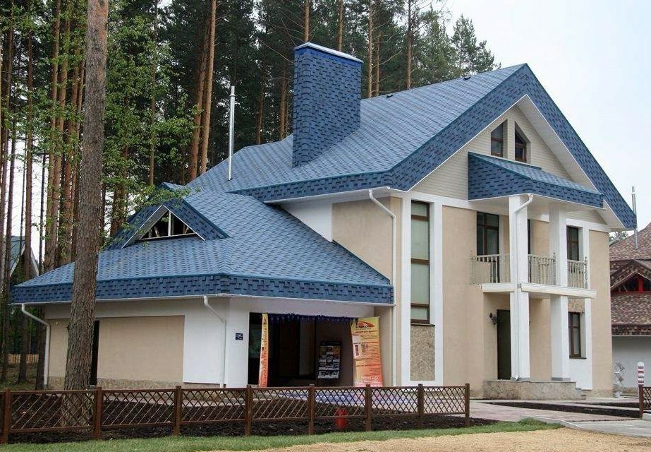 Material för tak av privata hus: keramiska plattor och andra, som en är bättre att välja en video, foto