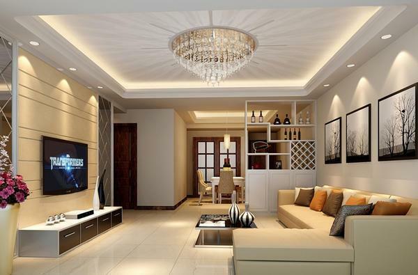 U standardních pokojů strop je zvolen v závislosti na stupni osvětlení a uspořádání domu