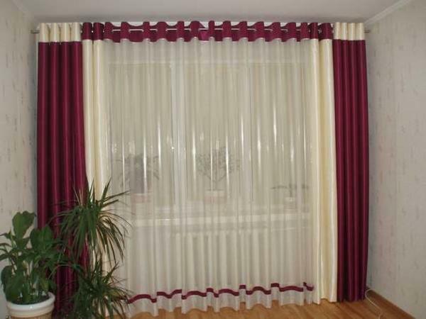 Escolha cortinas cores mais saturadas do que o papel de parede nas paredes