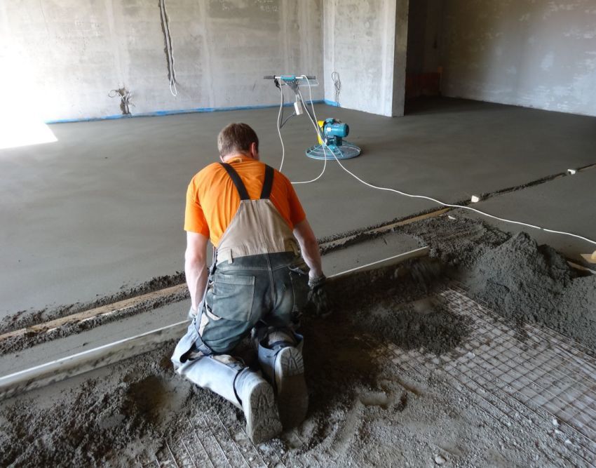Pros and cons of a semi-dry floor screed technology and its devices