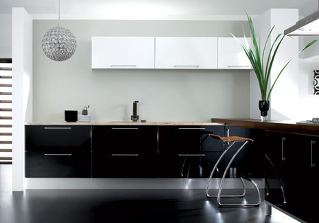 interiör svart och vitt kök