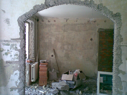 Opening for the arch at the entrance to the kitchen