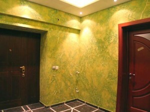Comment décorer un mur dans le couloir et le couloir avec ses mains: comment couper les arcs et autres éléments