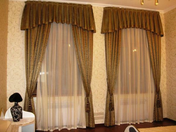 As cortinas podem ser de diferentes tipos, você precisa escolher com base no design de interiores e cortinas