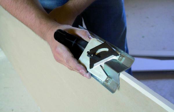 Al elegir un cuchillo para cortar paneles de yeso de construcción en la simplicidad y la seguridad de trabajar con él