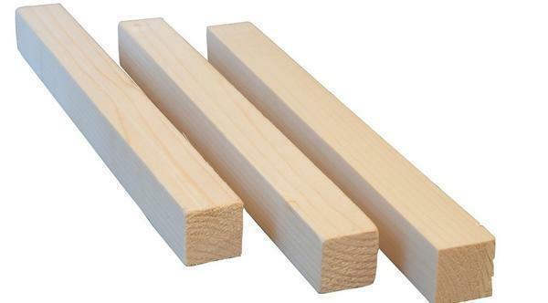 En la producción de estanterías para el almacenamiento de objetos pesados, utilizar vigas de madera, que permite fijar de manera fiable la estructura