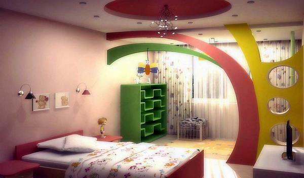 Spací prostor v dětském pokoji by měly být přiděleny v nějaké živé barvy a dekor