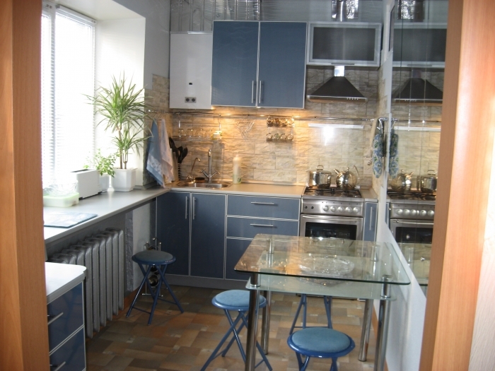 Chruszczow w dekoracji kuchni: wnętrze w małym mieszkaniu, pomysły na wykończenie małej wielkości pokoju