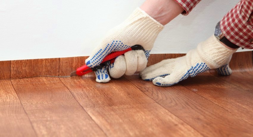 Como colocar linóleo: cortar as regras e colocar piso