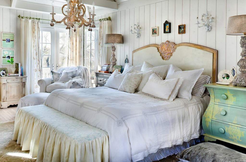 Shabby Chic will make the bedroom cozy