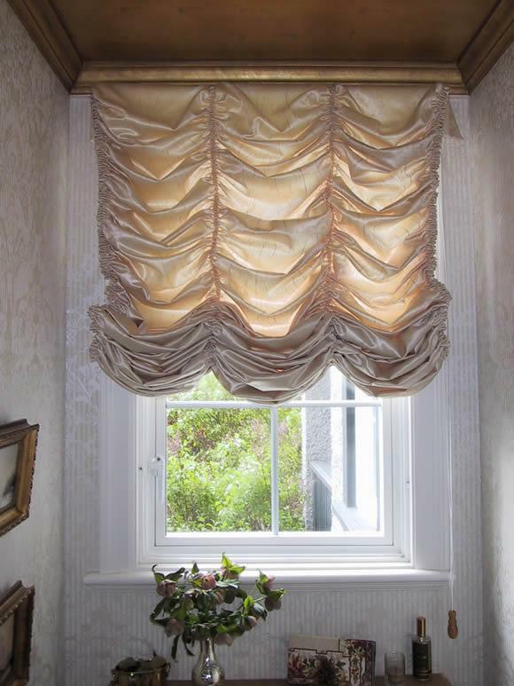 Fransk gardiner er blød tekstur, glatte linjer og fine gardiner