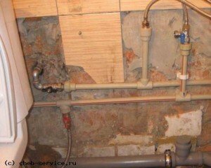 Die Reparatur und die Gestaltung des Badezimmers: Beispiele für in der Platte Haus verputz und