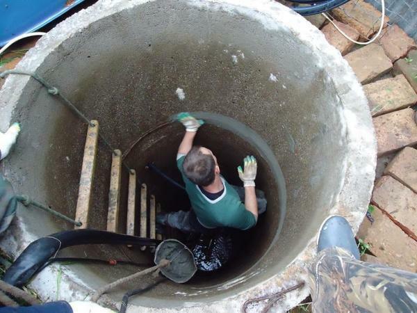 Cleaning the wells: how to clean your own hands, video, cleaning in the country of silt, when it is better, adaptations