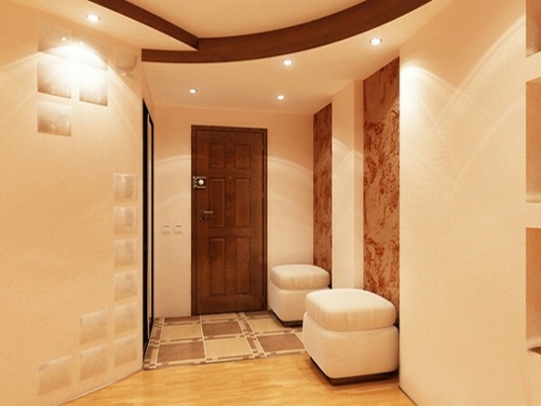 În mod corespunzător sala renovat - un luminos materiale, confortabile, practice căptușite.