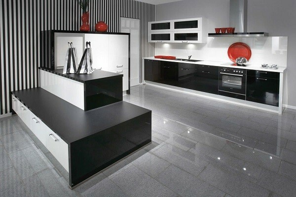 diseño de la cocina en el estilo de alta tecnología con elementos minimalistas