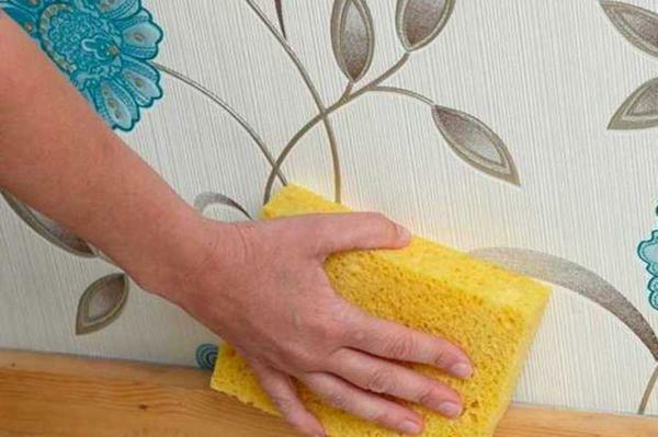 Vinyl wallpaper is easy to wash off with a damp sponge