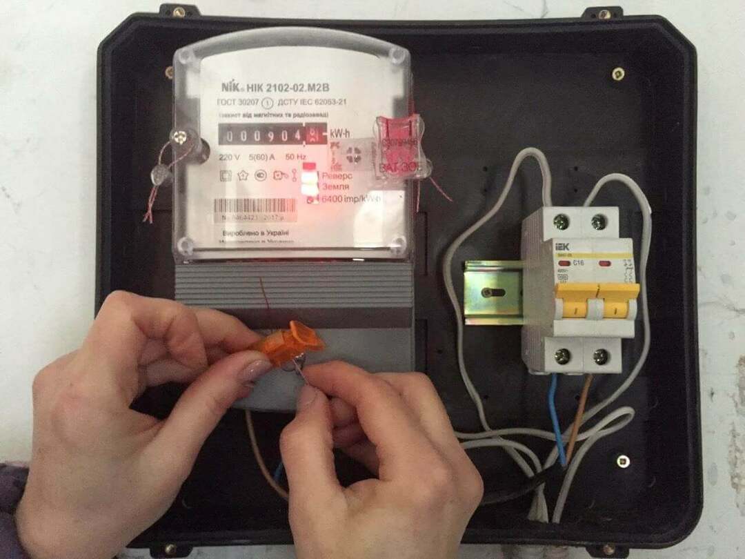 A villamosenergia -fogyasztásmérő regisztrálása az áramellátásban: eljárás
