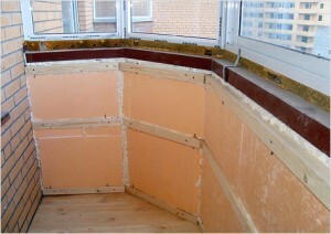 Repararea de balcon Hrușciov în bucătărie și a termina opțiuni într-un apartament cu doua camere