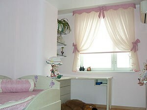 Design da cortina para a pequena janela