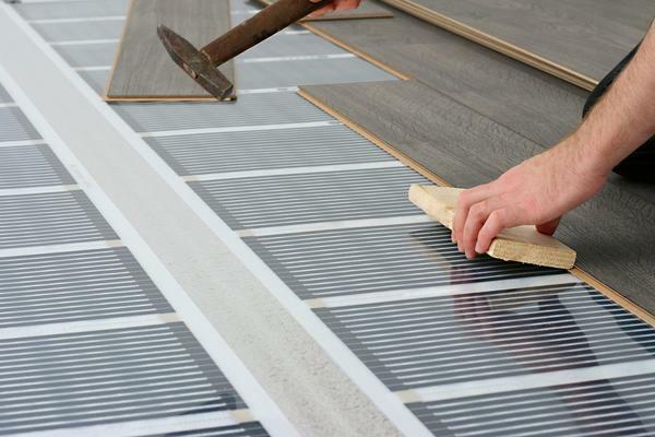 Ved installation af gulvvarme under laminat bør overveje, hvilken type af lokaler og tykkelsen af ​​gulvbelægningen