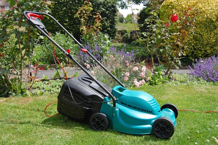 Hard plastic bagging is usually set on the more expensive models of lawn mowers