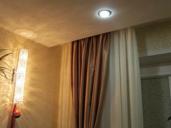 Curtains for curtains under the suspended ceiling photo: which is better for hanging and how to fix, hidden niche, at what distance to hang, how to install and what to choose