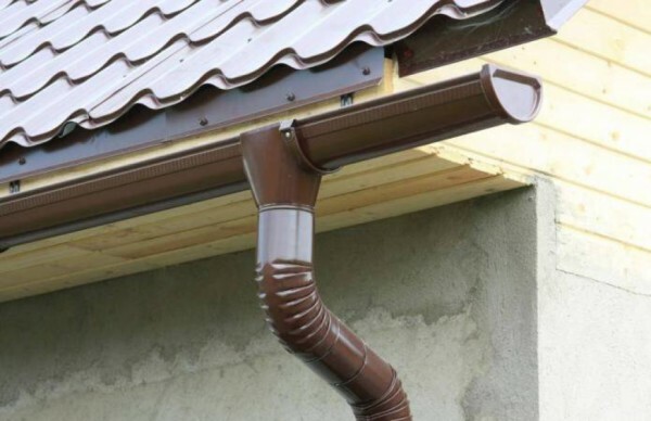 Metallic glans aan de moderne dakbedekking.
