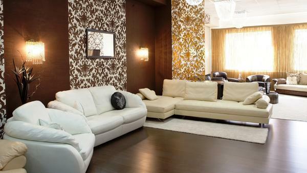 Wallpaper untuk ruang tamu: gambar di dalam ruangan, mengambil dinding, dan pilihan desain klasik, pilih finish