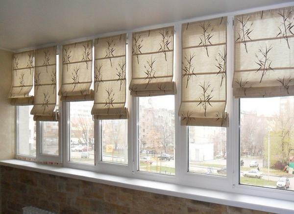 Cortinas para a loggia: foto, 6 metros de cortinas na varanda com as mãos, design cego, como organizar janelas