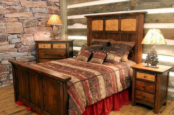 Spálne, vyrobený vo vidieckom štýle, hodí masívny nábytok akéhokoľvek druhu dreva: dub, borovica, jaseň