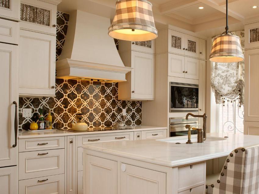Designers do not recommend to finish all the walls in the kitchen tiles, as it will look too heavy