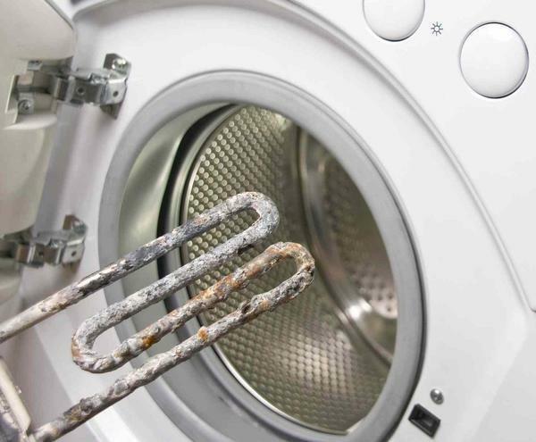 Prvi korak je določiti škodo pralnega stroja in se odločiti, kako bo izvedena popravila