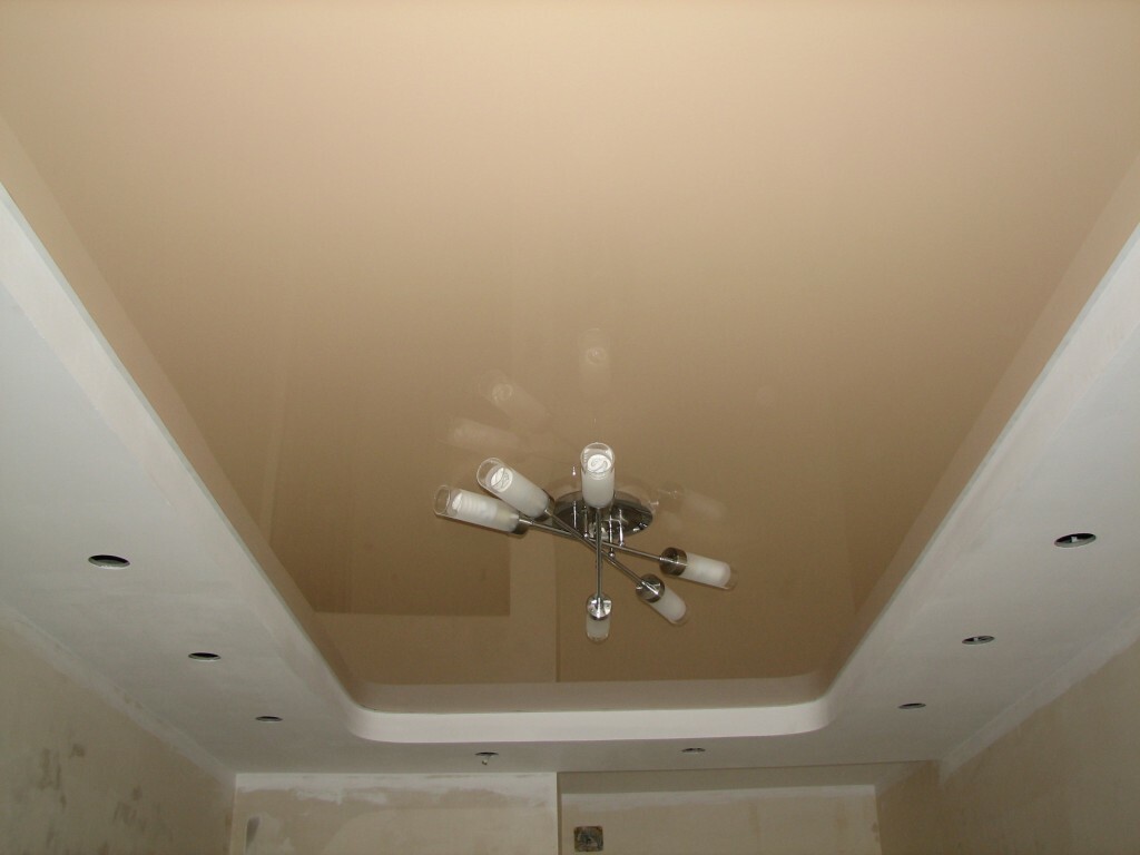 Wallpapering the ceiling: how to glue the ceiling liquid, glue application device