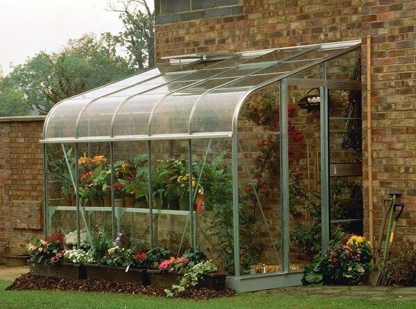 Greenhouse glass or polycarbonate: better glass greenhouse, glazing and replacement