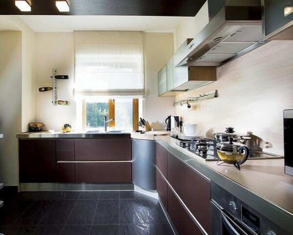 Køkken Design 10 kvadratmeter: den formulering af rejsearrangementet med og uden balkon, video og fotos