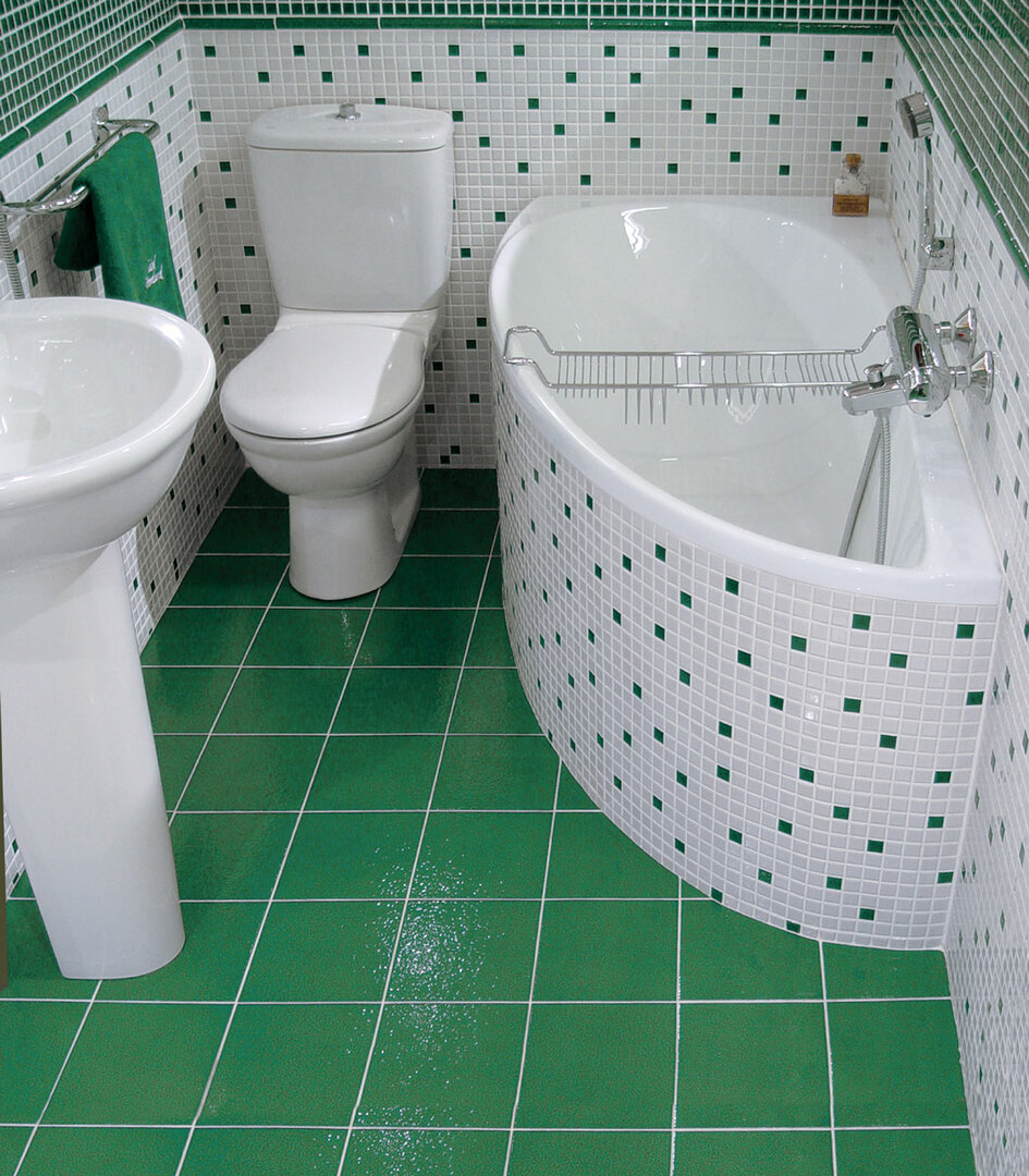 salle de bains design aux couleurs de Khrouchtchev