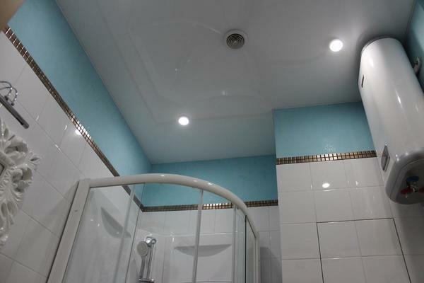 Zatezača PVC strop je idealan za kupaonice zbog svoje izvrsne otpornosti na propuštanje