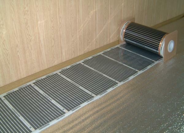 Entre as vantagens do aquecimento de piso elétrica deve-se notar uma longa vida útil e eficiência
