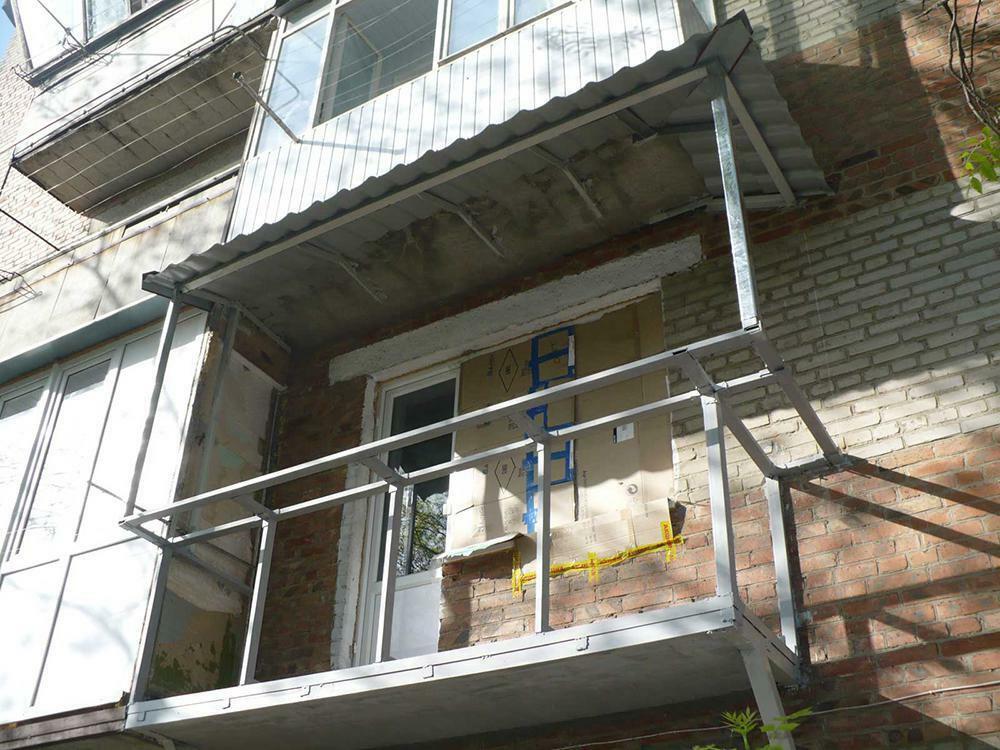 Sanacija balkona: popravak i jačanje balkonskim pločama, koji bi trebao biti popravljen u privatiziranim stan