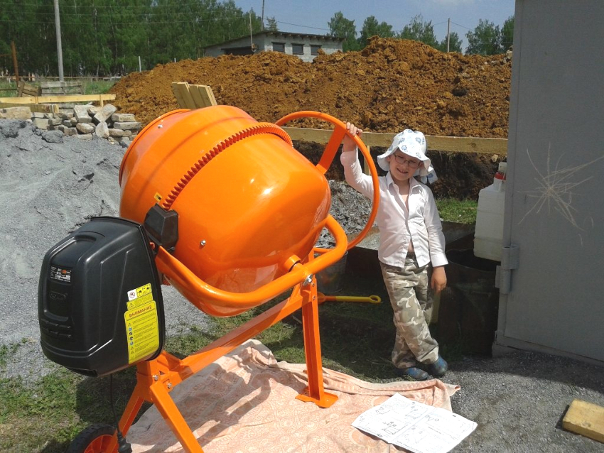 Electric concrete mixer: recommendations for selection